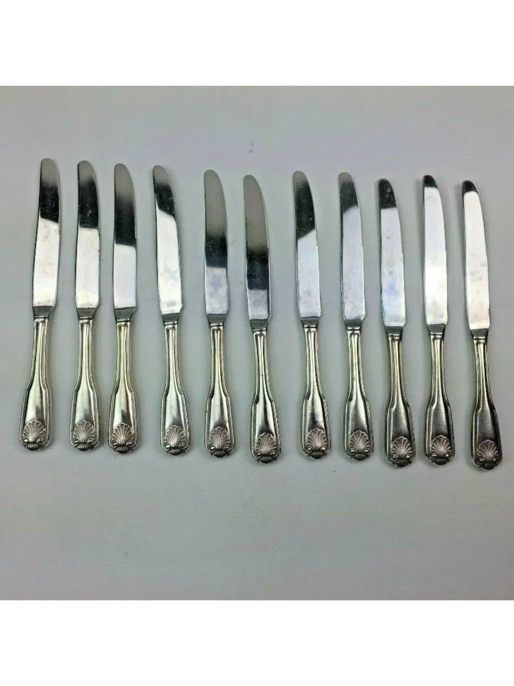 11 Dinner Knives The Main Course MNF27 Shell Stainless Serrated Flatware